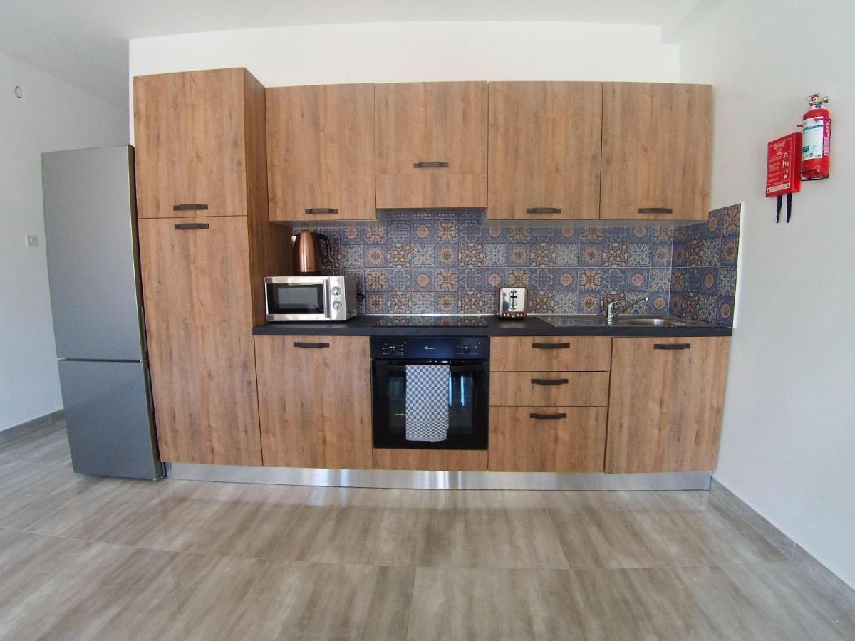 F7 Room 2, Private Bedroom Two Single Beds Shared Bathroom In Shared Flat Msida Exterior photo